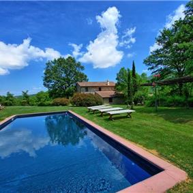 7 Bedroom Villa with Pool near Sarteano in Tuscany, Sleeps 14-16